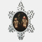 Pinguine Holiday Light Display Schneeflocken Zinn-Ornament (Rechts)