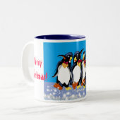 Pinguine in Bowties, Frohe Weihnachten! Zweifarbige Tasse (Vorderseite Links)
