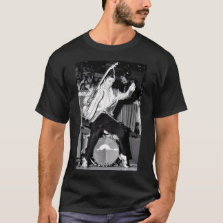 Pinguine marschieren über eisige Schneefelder T-Shirt