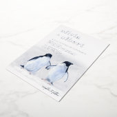 Pinguine Silver Winter Elegante Moderne Hochzeit Folieneinladung (Gedreht)