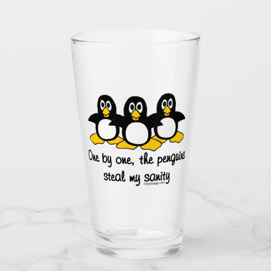 Pinguine stehlen meine Vernunft Glas (Vorderseite)