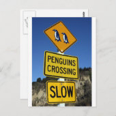 Pinguine überqueren gelbes Straßenschild Postkarte (Vorne/Hinten)