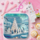 Pinguine versammelten sich um einen Weihnachtsbaum Pappteller (Party)