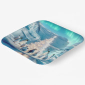 Pinguine versammelten sich um einen Weihnachtsbaum Pappteller (Gewinkelt)