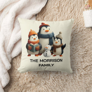 Pinguinfamilie im Winter mit Schneemann Kissen