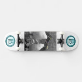 Pinguinfarbexplosion Skateboard (Horizontal)