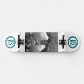 Pinguinfarbexplosion Skateboard (Horizontal)