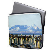 Pinguinkolonie auf Eis Laptopschutzhülle (Vorderseite Links)