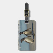 Pinguinpaare am Strand Gepäckanhänger (Vorderseite vertikal)