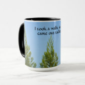 Pinienbäume und Sky Thoreau Zitat Spaziergang in d Tasse (Vorderseite Links)