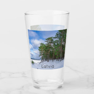 Pinienwald an der Küste Lettlands Glas