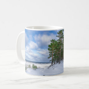 Pinienwald an der Küste Lettlands Kaffeetasse