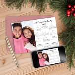 Pink 2026 Modernes Minimalistisches Foto Feiertagskarte<br><div class="desc">2026 Dusty Pink Anpassbare Familienname und Foto Kalender Neujahrskarten mit Ihrem personalisierten Foto und Namen. 🌟 Dies ist für 2026 🌟 für 2026 konzipiert,  und perfekt für kleine Geschenke,  oder anstelle von Urlaubskarten! Bitte kontaktieren Sie uns unter cedarandstring@gmail.com ,  wenn Sie Hilfe beim Design oder den passenden Produkten benötigen.</div>