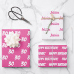 PINK 30th Happy Birthday Individuelle Name Geschenkpapier Set<br><div class="desc">Passen Sie dieses 30. Geburtstagsgeschenk-Wrap-Set von 3 mit Alter,  Name und der Glücklichen Geburtstagsnachricht an. Diese rosa und weiße Blätter können Ihr 30 Jahre altes Thema Party Table Decor für sie. Die Vorlagenfelder können auf der Produktseite für spezialisierte Party-Vorräte für die Woman Turn 30,  a Meilenstein Age bearbeitet werden.</div>