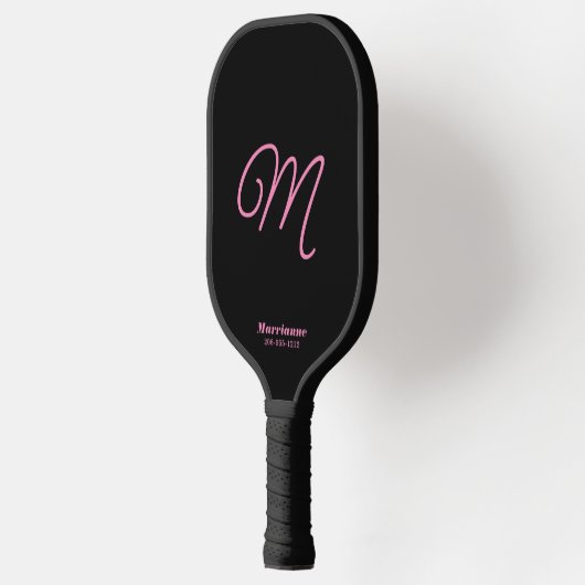 Pink and Black Cute Simple Initial Script Monogram Pickleball Schläger (Links)