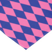 Pink and Blue Harlequin Checkered Design  Tischdecke (Schrägansicht)