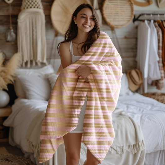 Pink and gold stripes pattern fleecedecke