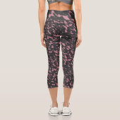 pink and gray camo abstract capri leggings (Rückseite)