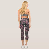pink and gray camo abstract capri leggings (Rückseite)