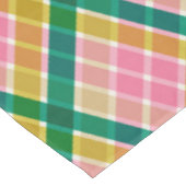 Pink and Green Modern Plaid Christmas Pattern Tischdecke (Schrägansicht)