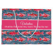 Pink and Red Fish for Valentine's Day Große Geschenktüte (Rückseite)