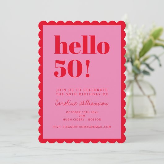 Pink and Red Modern 50th Scalloped Birthday Party Einladung (Stehend Vorderseite)