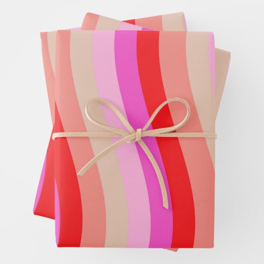 Pink and Red Wavy Stripes Bright Valentine's Day Geschenkpapier Set (Beispiel)