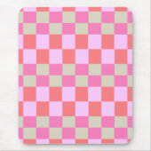 Pink and Sand Beige Retro Checkerboard Pattern Mousepad (Vorne)