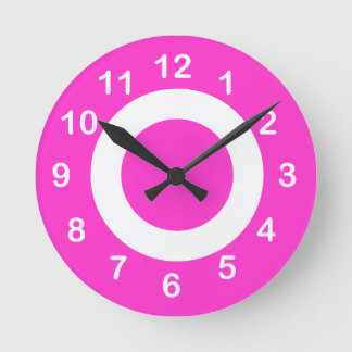 Pink and White Target-Circles Runde Wanduhr