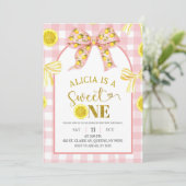 Pink and Yellow Bow Sweet One Lemon Birthday Invit Einladung (Stehend Vorderseite)