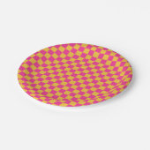 Pink and Yellow Checkerboard Pappteller (Schrägansicht)