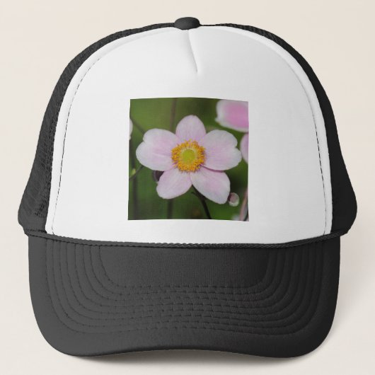 Pink Anemone Truckerkappe (Vorderseite)