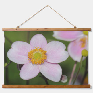Pink Anemone Wandteppich Mit Holzrahmen