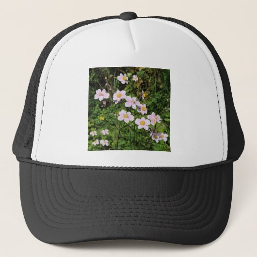 Pink Anemones Truckerkappe (Vorderseite)