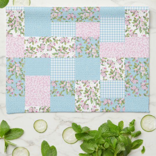 Pink Apple Blossom auf Blue Imitats Patchwork Handtuch (Gefaltet)