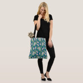 Pink Apple Blossom auf Deep Blue Background Tasche (Am Model)