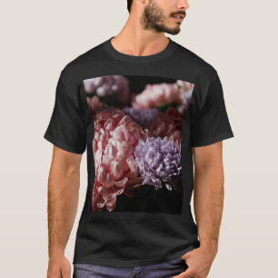 Pink Aster Bouquet: Barockbeleuchtung. T-Shirt
