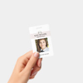 Pink-Ästhetische Vorlage Mitarbeiter-Foto-ID Ausweis (Handheld)