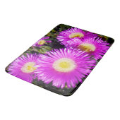 Pink Aussie Rambler Pigface Blume, Bathmat Badematte (Schrägansicht)