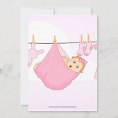 Pink Baby Bundle on Clothesline Baby Dusche Einladung (Rückseite)