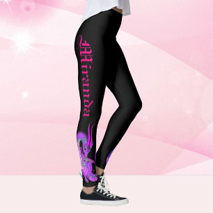 Pink Baby Dragon Ihr Name in Gothic Script Black Leggings