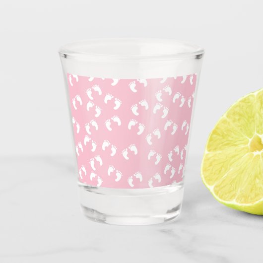 Pink Baby Footprints auf Shot Glass Schnapsglas (Vorderseite)