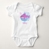 Pink Baby Girl Shark Baby Strampler (Vorderseite)