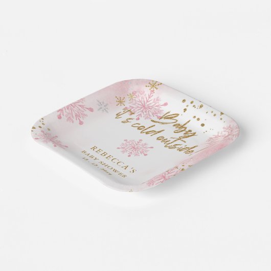 Pink Baby mit kalter Außendusche Pappteller (Gewinkelt)