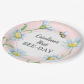 Pink Bee-Day Birthday Paper Plates with Daisies Pappteller (Schrägansicht)