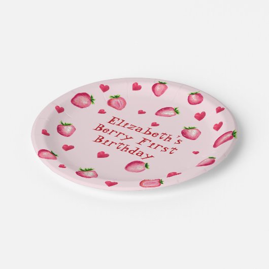 Pink Berry First Birthday Strawberry Party Herz Pappteller (Schrägansicht)