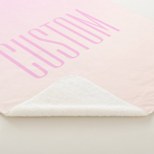 Pink bis Peach Sunset Ombre mit anpassbarem Text Sherpadecke (3/4)