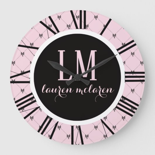 Pink & Black Bow Monogram Große Wanduhr (Vorderseite)