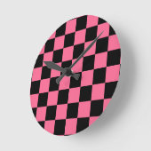 Pink Black Checkered Karo Pattern Runde Wanduhr (Winkel)