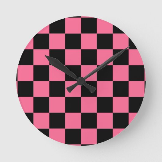 Pink Black Checkered Karo Pattern Runde Wanduhr (Vorderseite)
